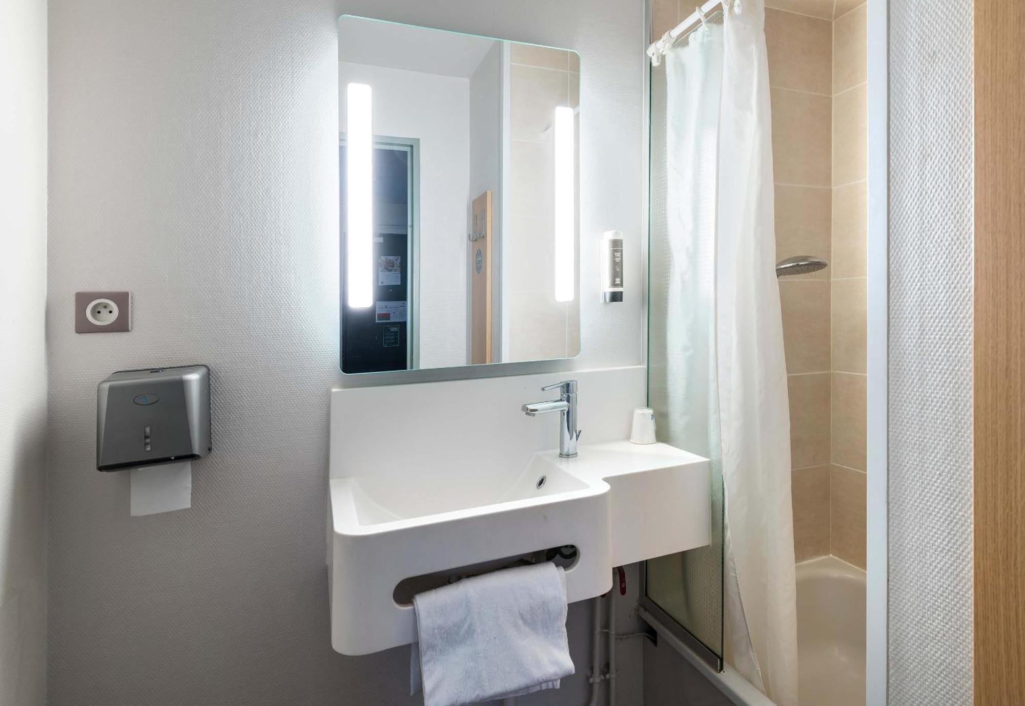 B&B Hotel Laval Change Dış mekan fotoğraf