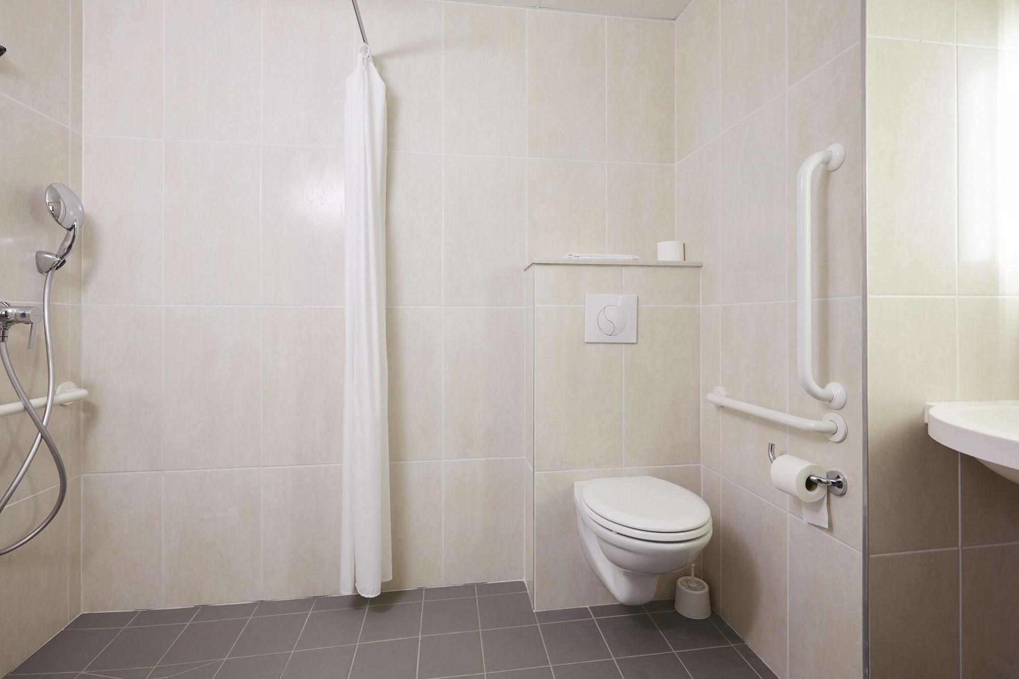 B&B Hotel Laval Change Dış mekan fotoğraf